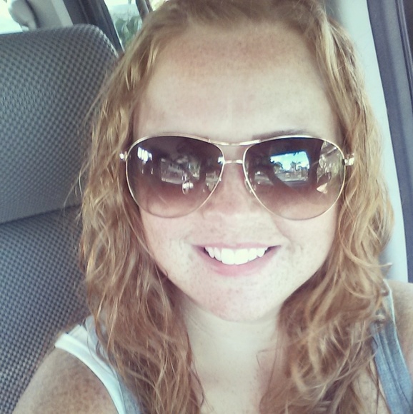 Meet your Posher, Andi - Picture 1 of 1